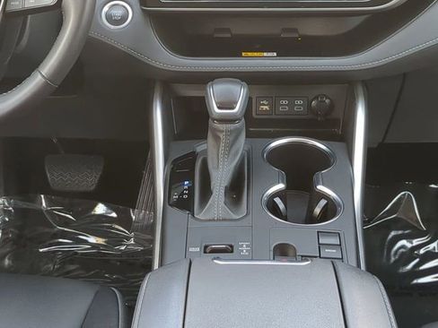 Certified 2024 Toyota Highlander XLE image 19