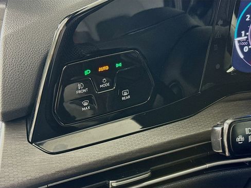 Used 2022 Volkswagen GTI SE image 10