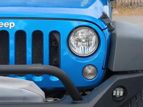 Used 2015 Jeep Wrangler Sport w/ Quick Order Package 23S AWD/4WD image 46