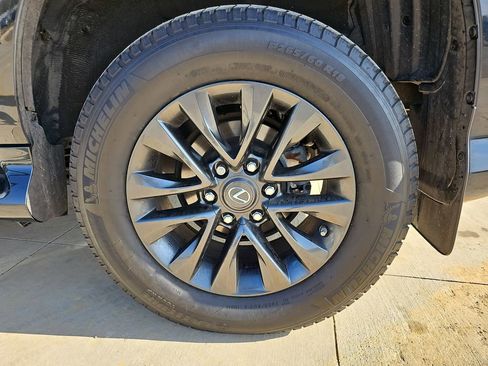 Used 2023 Lexus GX 460 Premium w/ Premium Package image 20