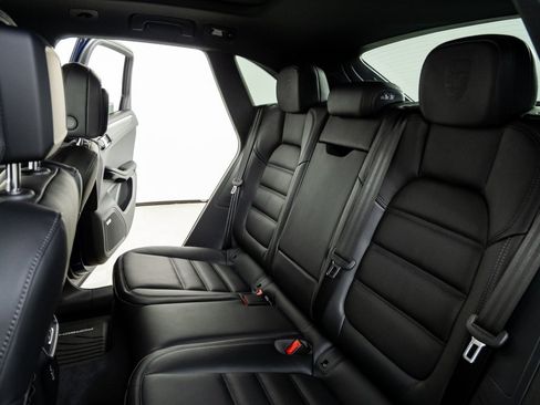 New 2026 Porsche Macan image 22