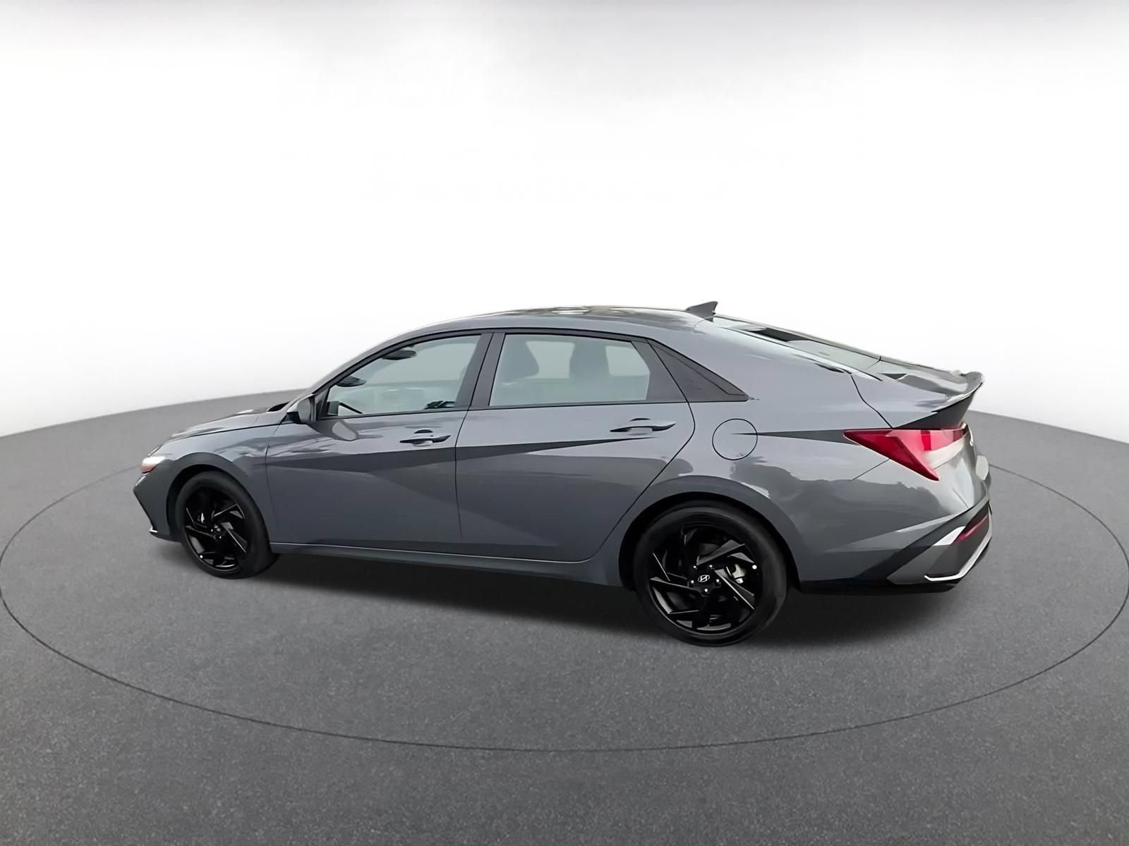 Used 2026 Hyundai Elantra Sport FWD image 9