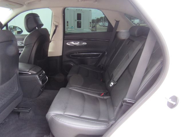 Used 2022 Genesis GV70 2.5T AWD/4WD image 19