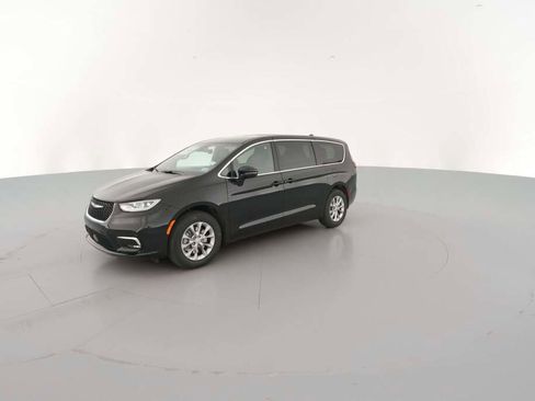 New 2026 Chrysler Pacifica Select image 4