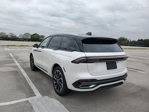 New 2026 Lincoln Nautilus Reserve image 3