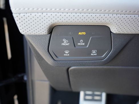 Used 2024 Volkswagen Atlas Peak Edition SEL AWD/4WD image 27