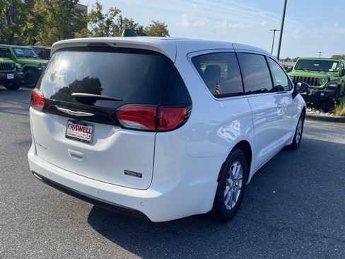 New 2026 Chrysler Voyager LX image 8