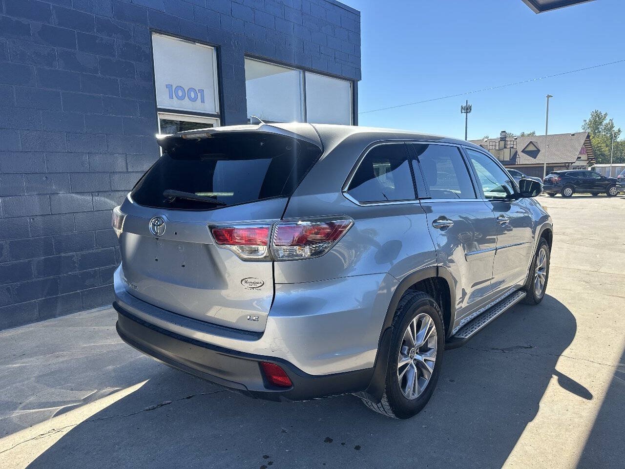 Used 2016 Toyota Highlander Plus FWD image 8