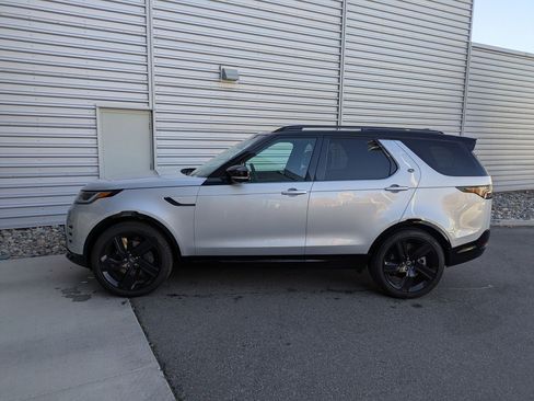 Used 2024 Land Rover Discovery Dynamic SE image 2