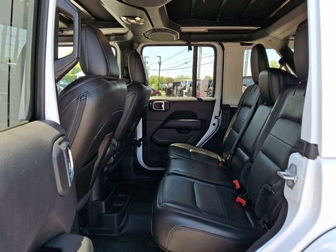 Used 2022 Jeep Wrangler Unlimited Sahara AWD/4WD image 10