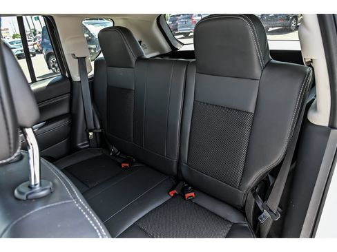 Used 2014 Jeep Compass Latitude AWD/4WD image 16