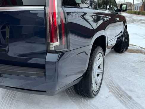 Used 2019 Cadillac Escalade Premium Luxury image 4