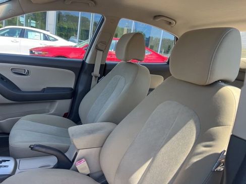 Used 2010 Hyundai Elantra GLS image 11