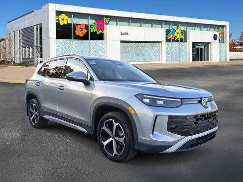 New 2025 Volkswagen Tiguan SE image 1