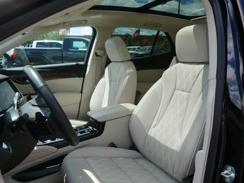 Used 2023 Buick Envision Avenir AWD/4WD image 11