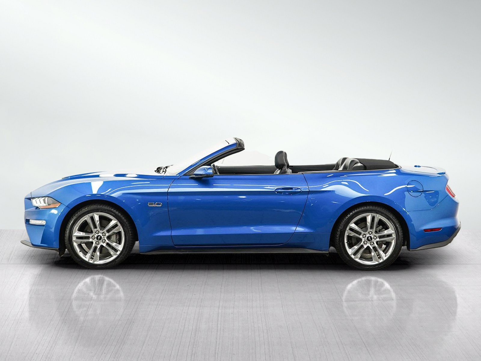 Used 2020 Ford Mustang GT Premium w/ Equipment Group 401A RWD image 2