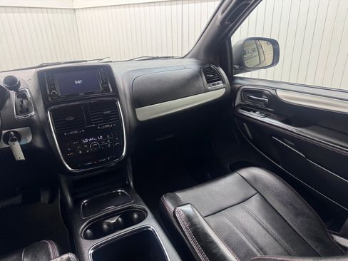 Used 2019 Dodge Grand Caravan GT image 17
