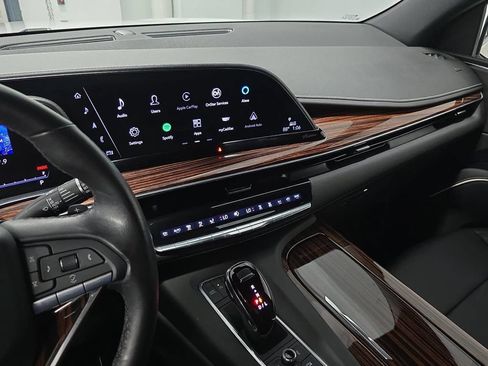Used 2023 Cadillac Escalade ESV Luxury AWD/4WD image 15