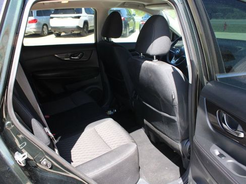 Used 2018 Nissan Rogue SV w/ Premium Package image 11