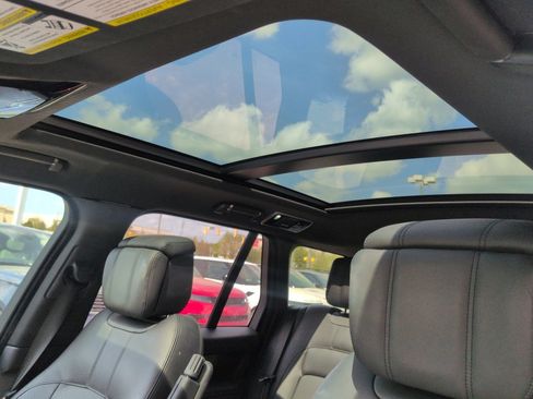 Used 2019 Land Rover Range Rover HSE image 21