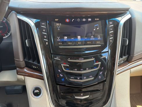 Used 2017 Cadillac Escalade ESV Premium Luxury AWD/4WD image 13