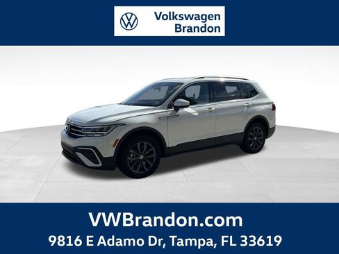 Used 2022 Volkswagen Tiguan SE FWD image 1