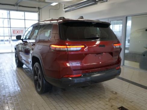 Used 2023 Jeep Grand Cherokee L Limited w/ Luxury Tech Group II image 11