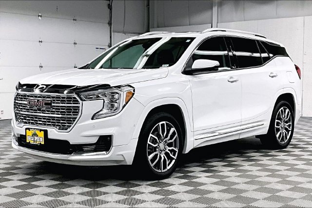 Used 2024 GMC Terrain Denali w/ Denali Premium Package AWD/4WD image 12