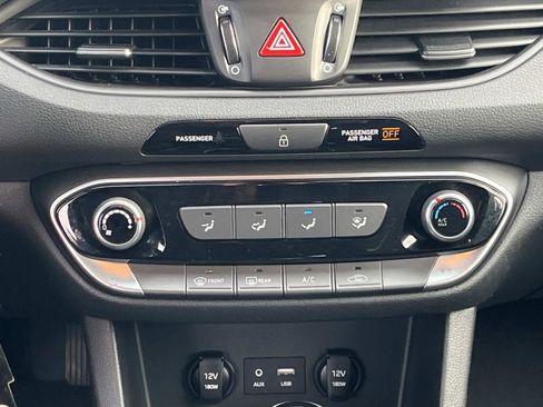 Used 2018 Hyundai Elantra GT image 16