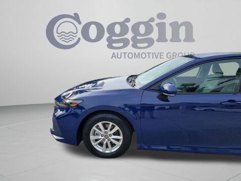 Used 2025 Toyota Camry LE FWD image 34