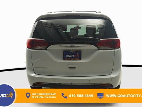 Used 2020 Chrysler Pacifica Touring-L FWD image 14