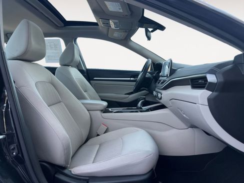 Used 2021 Nissan Altima 2.5 SV w/ SV Premium Package image 15