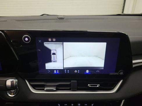 New 2026 Chevrolet Equinox LT w/ Convenience Package II FWD image 11