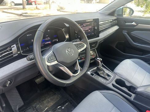 Used 2025 Volkswagen Jetta SE image 28