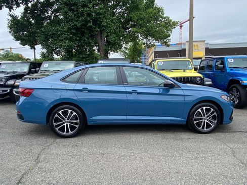 Used 2026 Volkswagen Jetta Sport FWD image 2