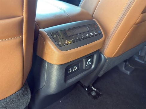Used 2023 Nissan Pathfinder Platinum image 29
