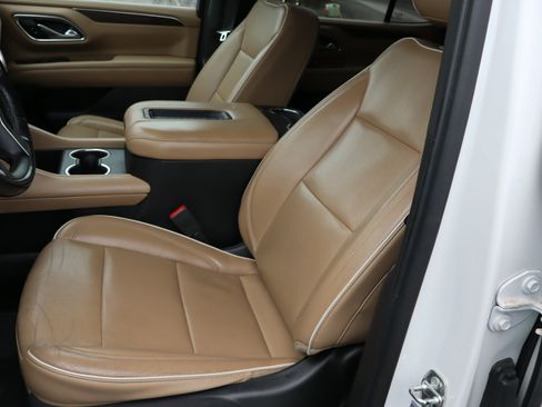 Used 2021 Chevrolet Tahoe Premier w/ Premium Package RWD image 18