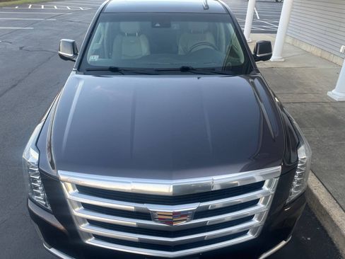 Used 2016 Cadillac Escalade Luxury AWD/4WD image 5
