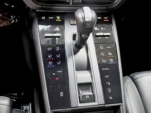 Used 2023 Porsche Macan w/ Premium Package Plus AWD/4WD image 22