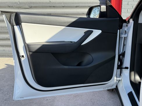 Used 2021 Tesla Model Y Long Range image 10