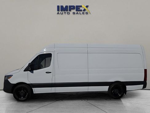 Used 2025 Mercedes-Benz Sprinter 2500 image 2