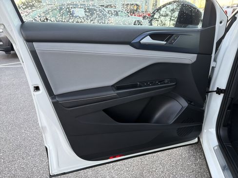 Used 2024 Volkswagen Taos SE image 10
