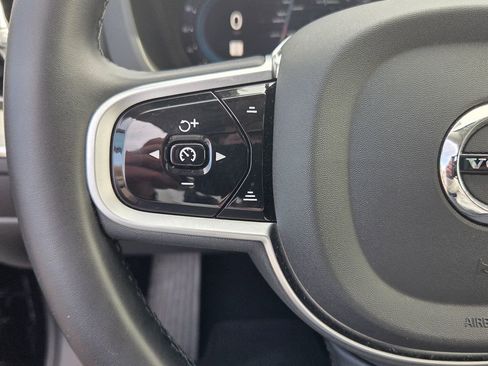 Used 2025 Volvo XC60 B5 Plus image 24