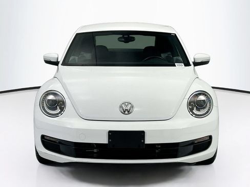 Used 2016 Volkswagen Beetle 1.8T SE w/ Lighting Package FWD image 2