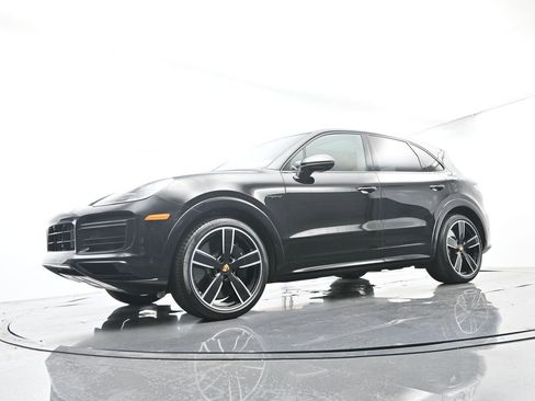 Certified 2022 Porsche Cayenne Turbo S AWD/4WD image 47