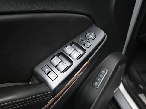 Used 2020 Chevrolet Suburban LT image 19