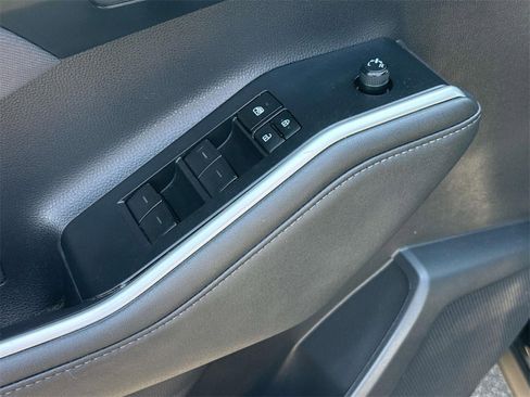 Used 2023 Toyota Highlander LE image 22