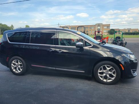 Used 2019 Chrysler Pacifica Limited FWD image 7