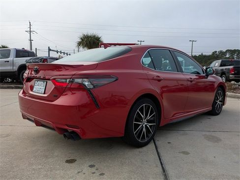 Used 2024 Toyota Camry SE image 4