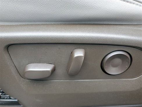 Used 2025 GMC Yukon XL Elevation image 22